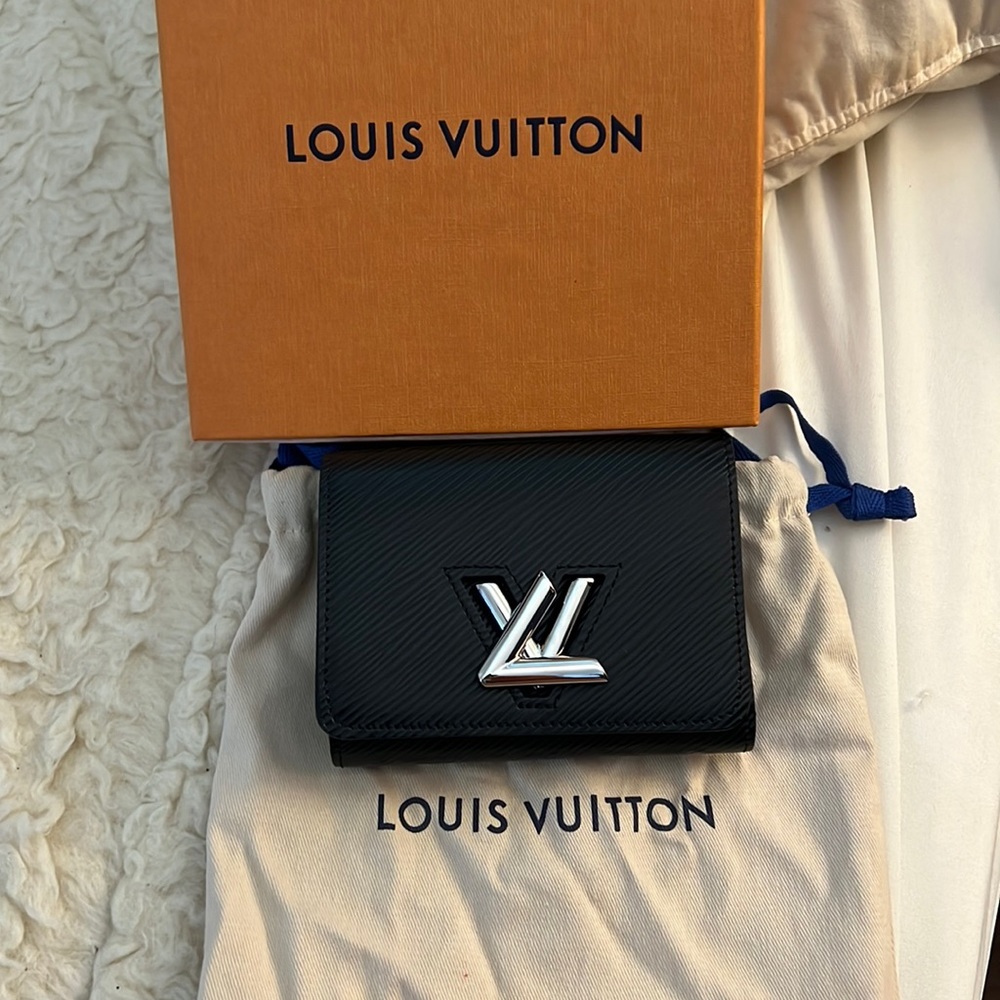 Louis vuitton compact wallet